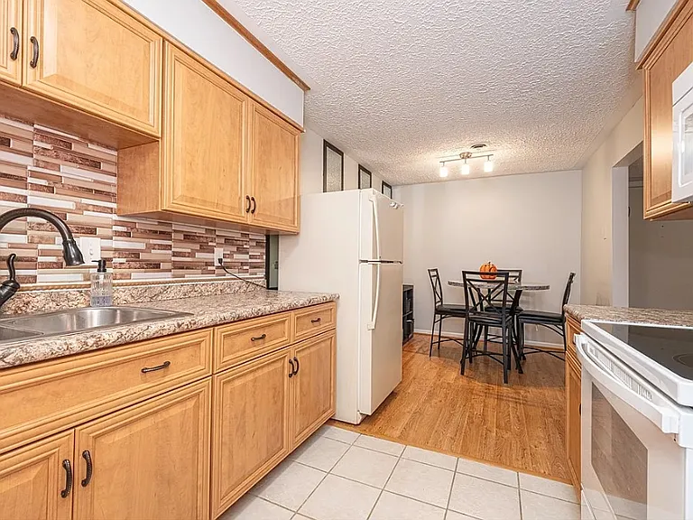 300 Gilkeson Rd #12A — Photo 5
