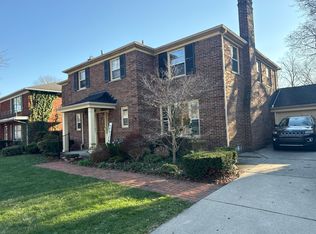 915 Harcourt Rd, Grosse Pointe Park, MI