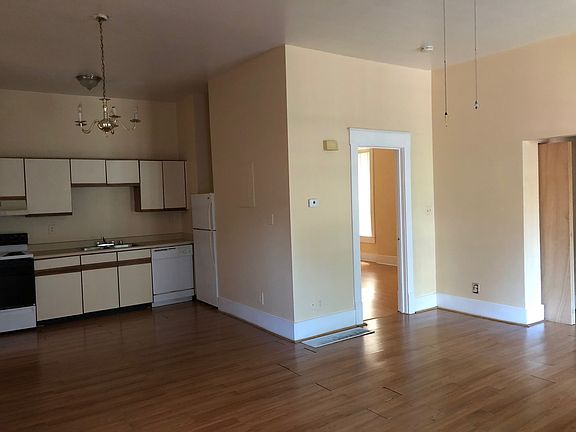 3rd image of 1111 S 1st St APT 1