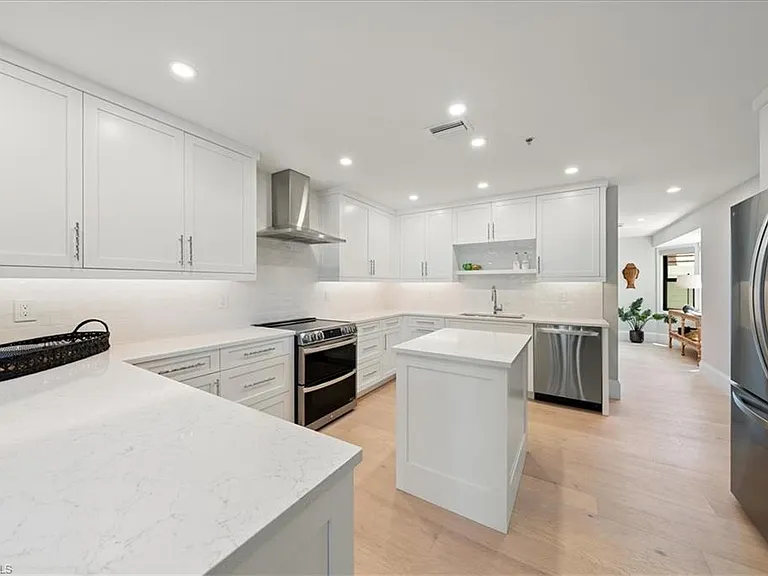 569 Park Shore Dr #G5 — Photo 17