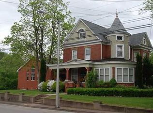 802 Walnut St, Ravenswood, WV 26164