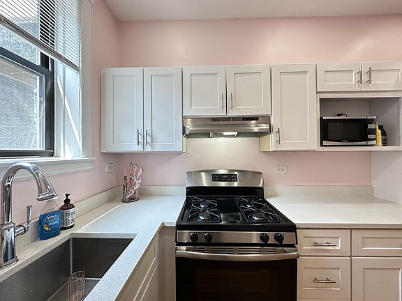 4th image of 441 W Melrose St #C3