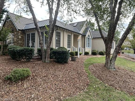 3rd image of 108 Linden Pl