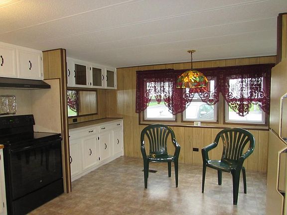 3rd image of 9 Forestdale Dr
