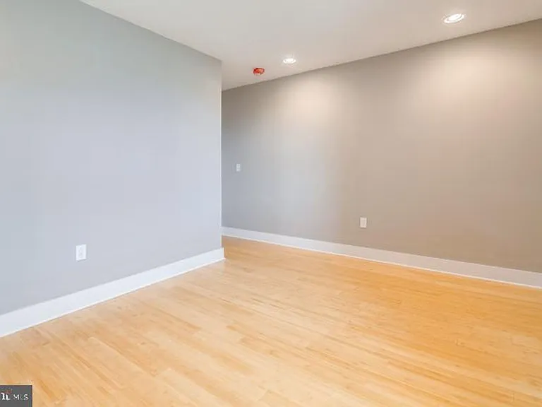 133 E Allen St — Photo 11