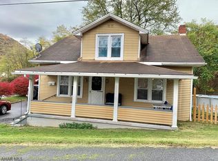 18 N Barndollar Ave, Everett, PA 15537