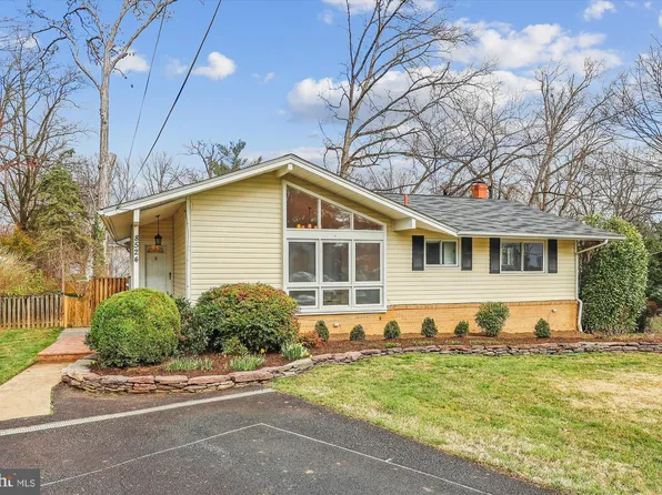 8524 Acorn Cir, Vienna, VA 22180