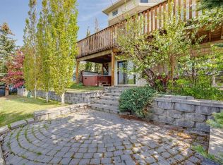 98 N Sierra Nevada Grn SW, Calgary, AB T3H3R2