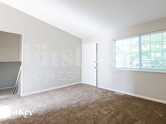 4th image of 12 Country Wood Ln