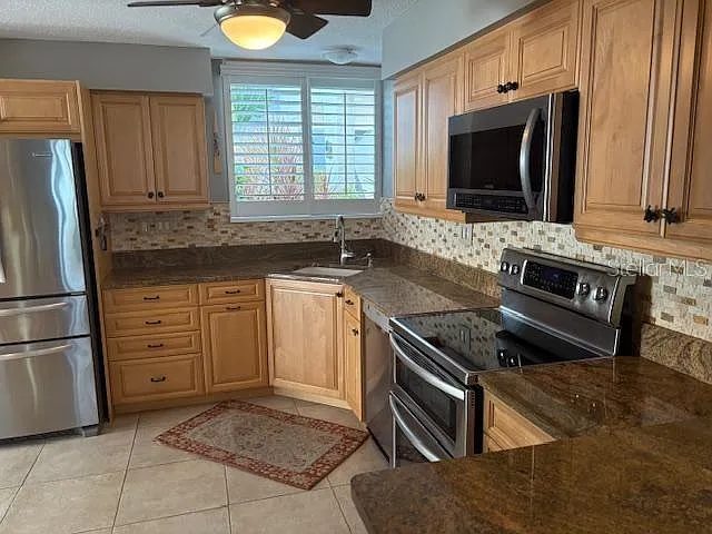 3 bed, 2.0 bath, 1909 sqft, $7,000 — Photo 3