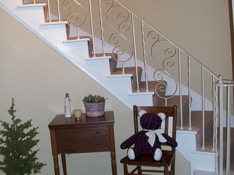 1st image of 11 Meadowlawn Dr Unit 3