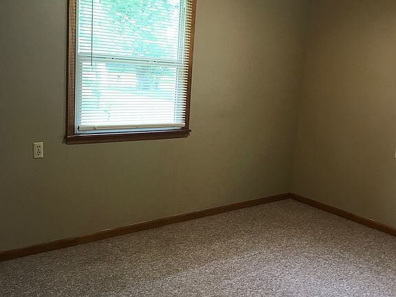 4th image of 309 Walnut St APT 4