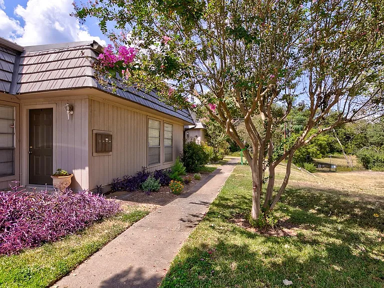 710 Castle Ridge Rd #B — Photo 3