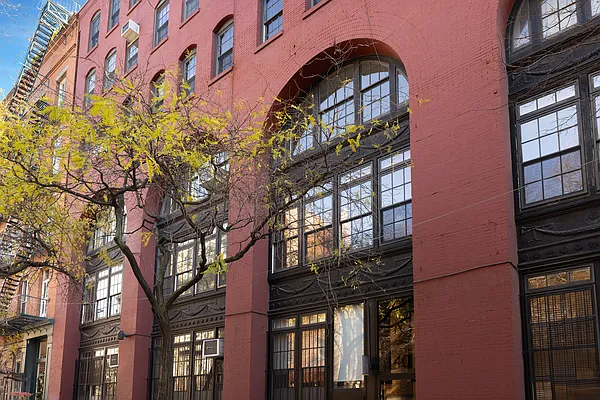 Sold by Douglas Elliman | media 16