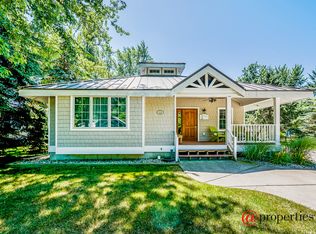 7426 Washington St, South Haven, MI 49090