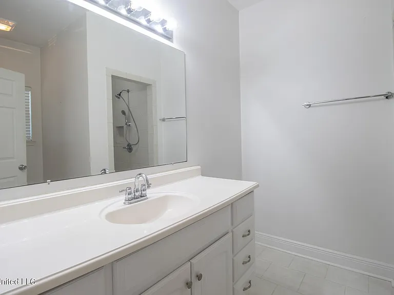 126 Miramar Ave — Photo 13