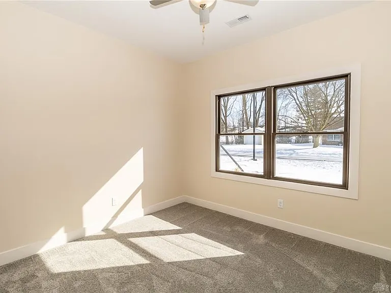 1025 Baker Rd — Photo 32