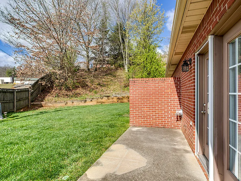 101 Pinewood Dr #1 — Photo 20