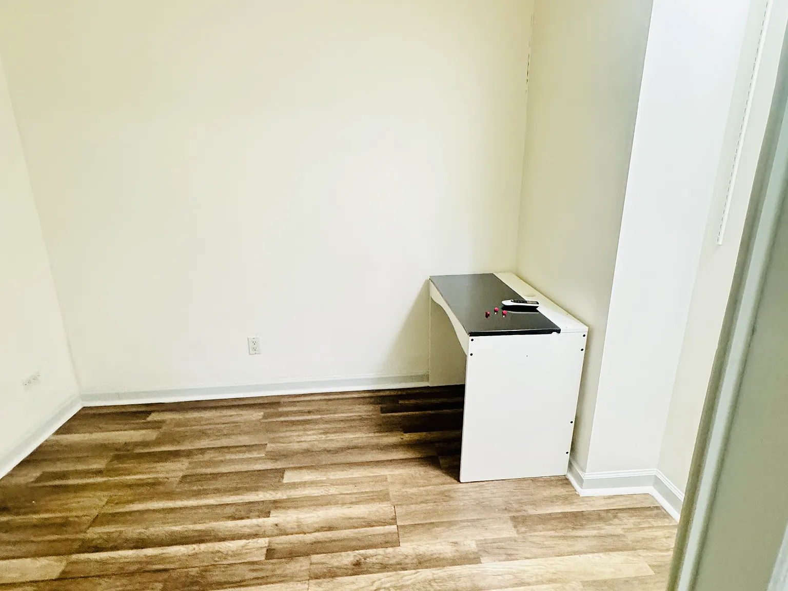 3 bed, 750 sqft, $2,400 — Photo 2