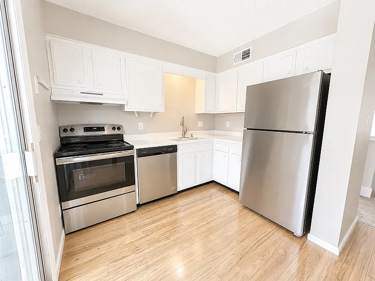 1027 Jana Dr #B — Photo 7