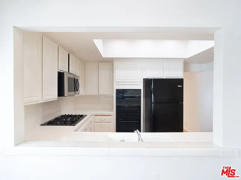 1655 Selby Ave #101 — Photo 8