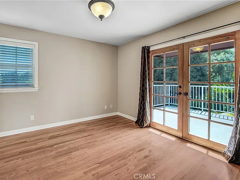 165 S Roosevelt Ave — Photo 22