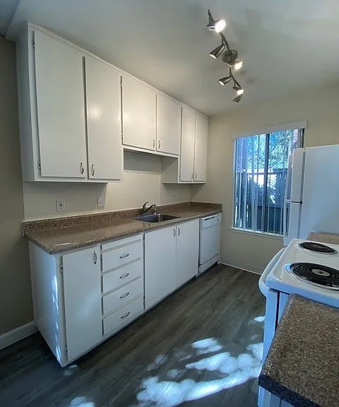 Sierra Woods Apartments — Photo 20
