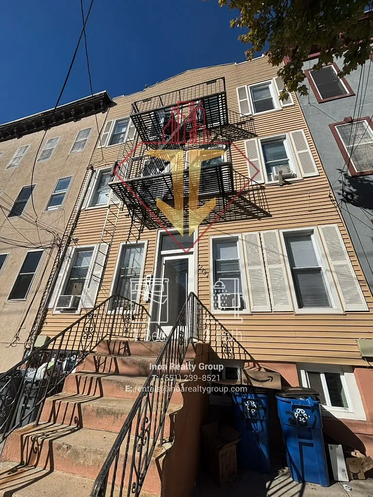 207 Webster Ave — Photo 1