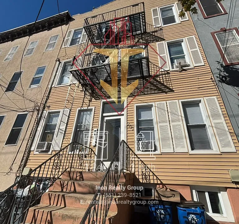 207 Webster Ave #3A