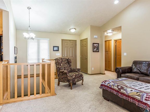 3rd image of 604 Rosewood Dr