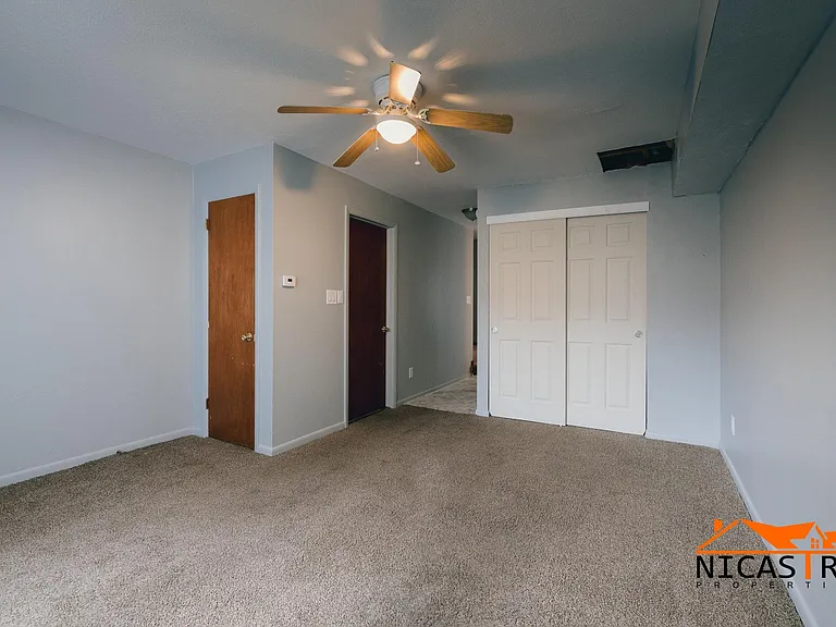 215 E Lane Ave — Photo 8