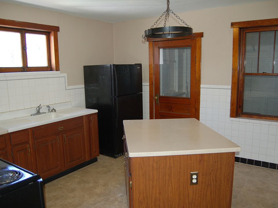 1st image of 225 Coburg Dr