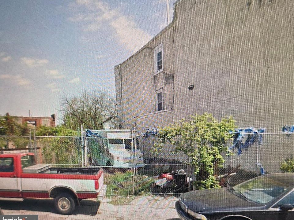 2nd image of 3923 N Broad St