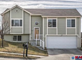 16919 Browne St, Omaha, NE 68116