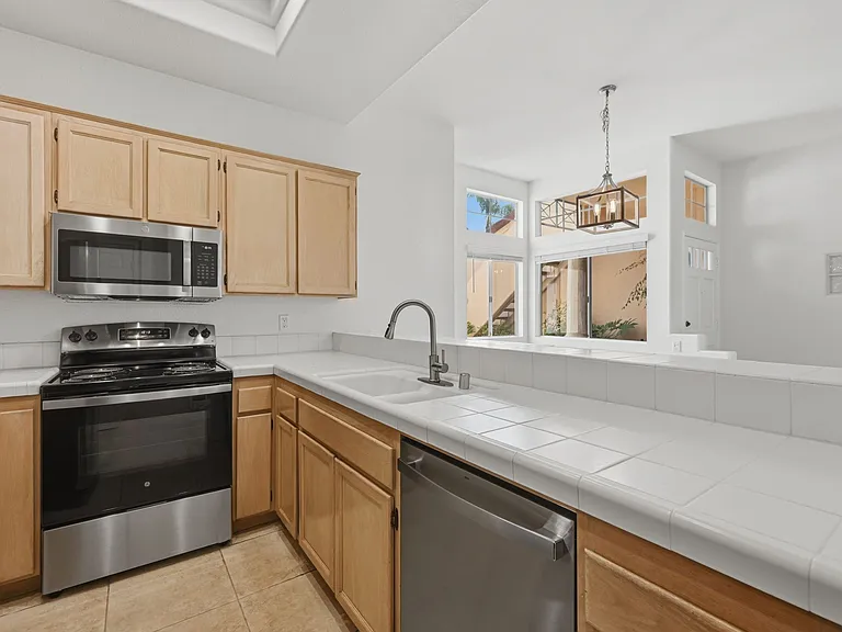 Bel Mondo Condos — Photo 39