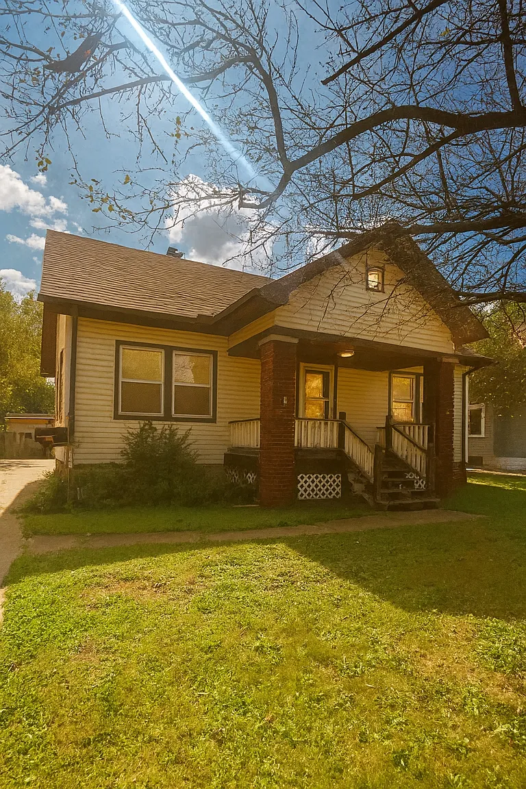 9504 Cardwell Ave photo 1