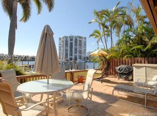 2657 S Parkview Dr, Hallandale Beach, FL 33009