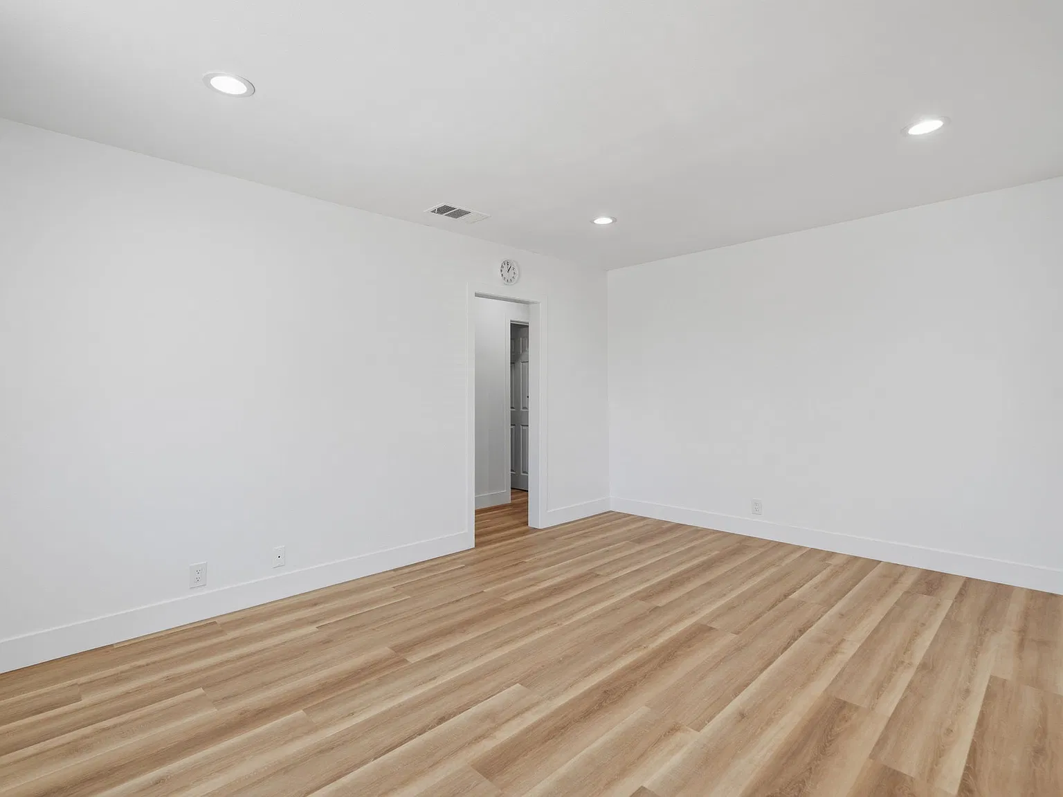 3 bed, 1066 sqft, $3,700 — Photo 4