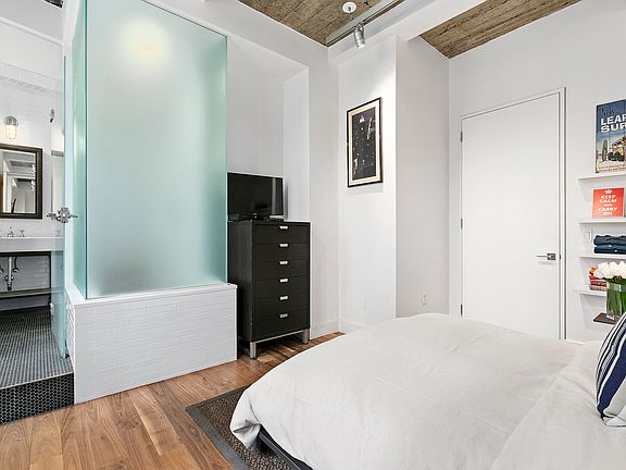 5th image of 26 Beaver St APT 6B