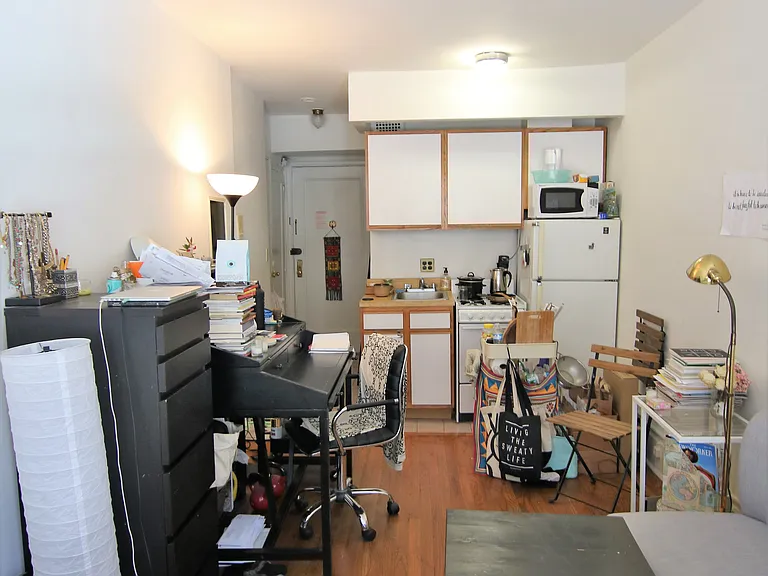 224 W 72nd St #1A — Photo 4