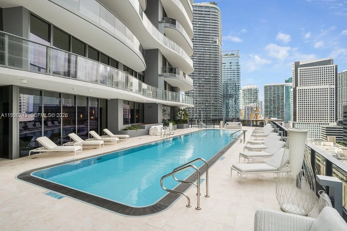 2 bed, 2.5 bath, 1401 sqft, $9,000 — Photo 1