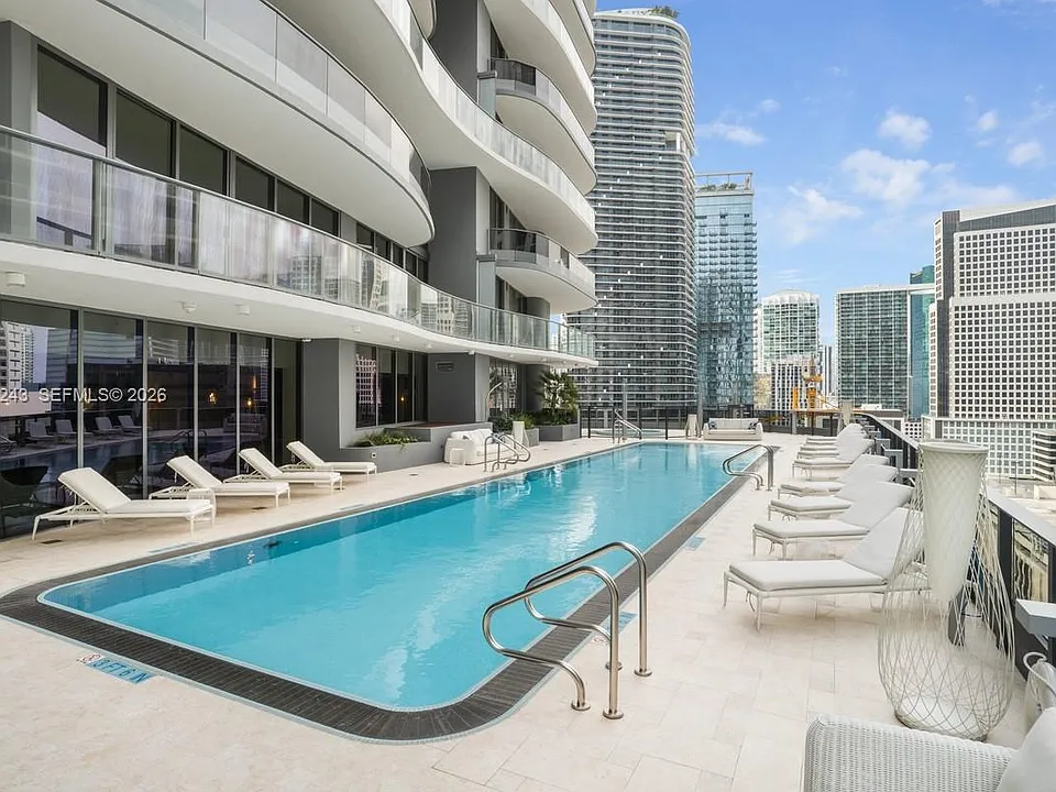 1000 Brickell Plz #2701