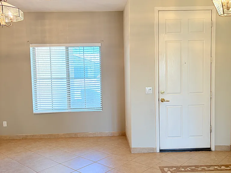 1042 E Canyon Way — Photo 6