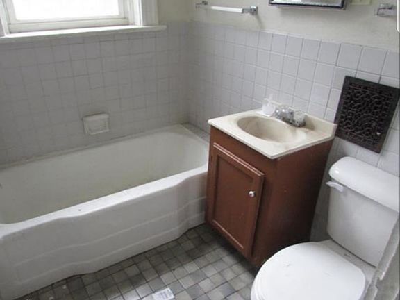 2nd image of 1441 Rowan Ave