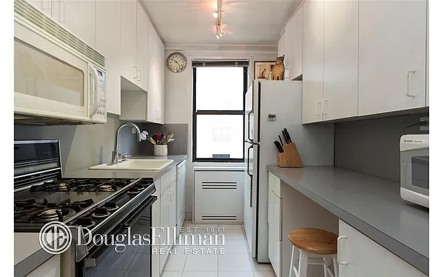 Sold by Douglas Elliman | media 10