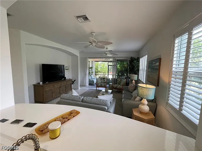 10640 Camarelle Cir — Photo 28