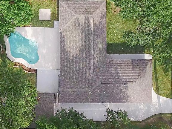 2nd image of 3802 Ascot Ln