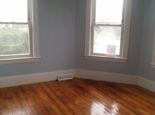 4 Rockdale St #2, Worcester, MA 01606