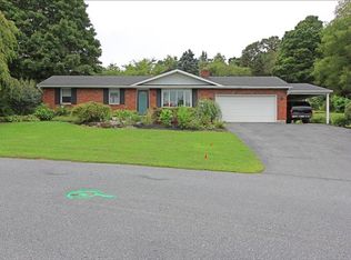 7316 W Hillcrest Ln, Slatington, PA 18080