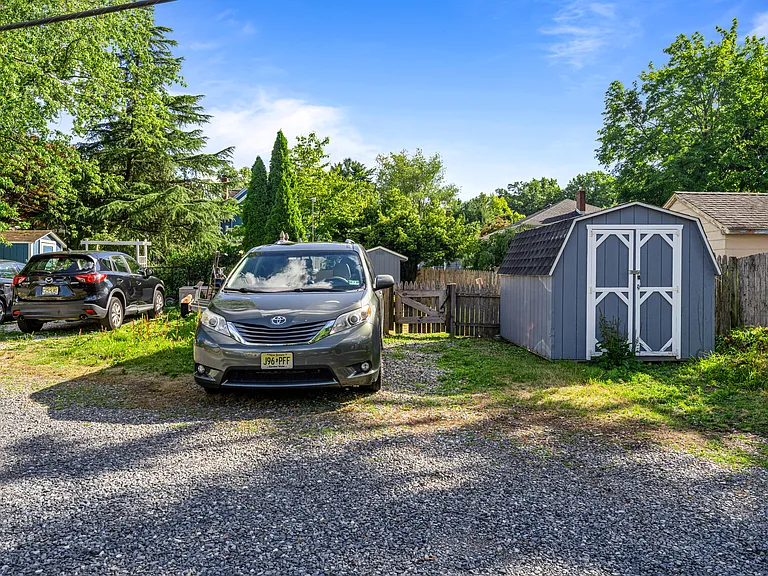 282 Lake St — Photo 35